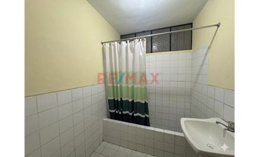 Alquilo Casa De 3 Pisos En Urb. Latina – Jlo, Para Empresas