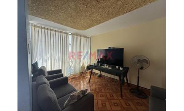 Alquilo Casa De 3 Pisos En Urb. Latina – Jlo, Para Empresas