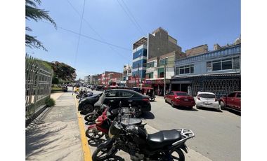 Alquilo Casa De 3 Pisos En Urb. Latina – Jlo, Para Empresas