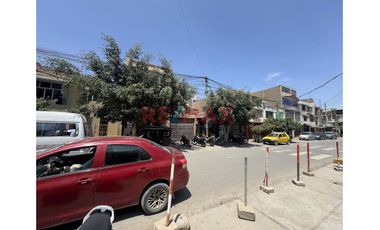 Alquilo Casa De 3 Pisos En Urb. Latina – Jlo, Para Empresas