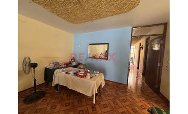 Alquilo Casa De 3 Pisos En Urb. Latina – Jlo, Para Empresas
