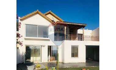 MODERN HOUSE WITH PANORAMIC VIEW, CLOSE TO SANTIAGO AIRPORT