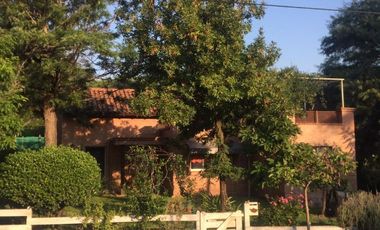 Casa en venta de 2 dormitorios c/ cochera en Villa Allende