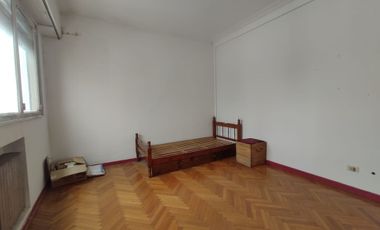 VENTA - 5 AMB. C/ DEPENDENCIA SERVICIO