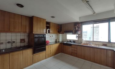 VENTA - 5 AMB. C/ DEPENDENCIA SERVICIO