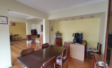 VENTA - 5 AMB. C/ DEPENDENCIA SERVICIO