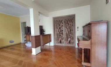 VENTA - 5 AMB. C/ DEPENDENCIA SERVICIO