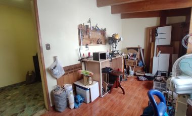 VENTA - 5 AMB. C/ DEPENDENCIA SERVICIO