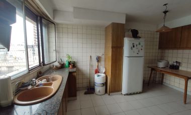 VENTA - 5 AMB. C/ DEPENDENCIA SERVICIO