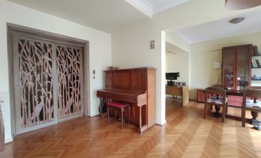 VENTA - 5 AMB. C/ DEPENDENCIA SERVICIO