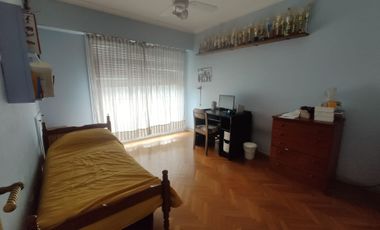 VENTA - 5 AMB. C/ DEPENDENCIA SERVICIO