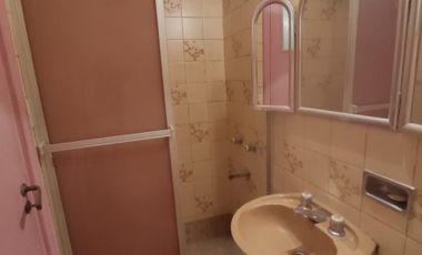 VENTA - 5 AMB. C/ DEPENDENCIA SERVICIO