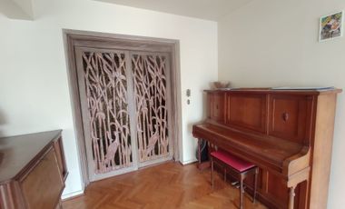 VENTA - 5 AMB. C/ DEPENDENCIA SERVICIO