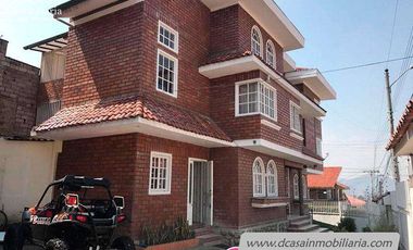 Casa de Venta Rentera – Las Pencas 3 Departamentos. Produce $ 1200 mensual.