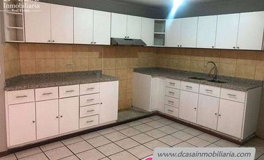 Casa de Venta Rentera – Las Pencas 3 Departamentos. Produce $ 1200 mensual.