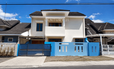 Rumah 2Lt Hanya 500m Ke Jl Kaliurang Untuk Hunian Atau Kantor
