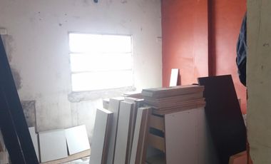 VIVIENDA MULTIFAMILIAR EN LOSA, DE 8 X 13 EN DOS PLANTAS,  4 DEPARTAMENTOS, 180 M2 CUBIERTOS, ESTADO GENERAL BUENO, OPORTUNIDAD