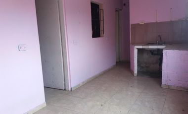 VIVIENDA MULTIFAMILIAR EN LOSA, DE 8 X 13 EN DOS PLANTAS,  4 DEPARTAMENTOS, 180 M2 CUBIERTOS, ESTADO GENERAL BUENO, OPORTUNIDAD