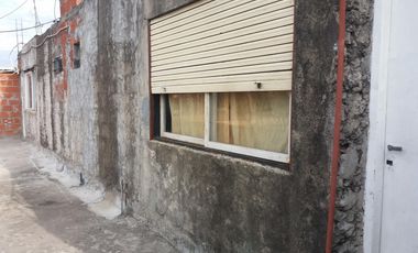 VIVIENDA MULTIFAMILIAR EN LOSA, DE 8 X 13 EN DOS PLANTAS,  4 DEPARTAMENTOS, 180 M2 CUBIERTOS, ESTADO GENERAL BUENO, OPORTUNIDAD