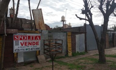 VIVIENDA MULTIFAMILIAR EN LOSA, DE 8 X 13 EN DOS PLANTAS,  4 DEPARTAMENTOS, 180 M2 CUBIERTOS, ESTADO GENERAL BUENO, OPORTUNIDAD