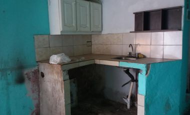 VIVIENDA MULTIFAMILIAR EN LOSA, DE 8 X 13 EN DOS PLANTAS,  4 DEPARTAMENTOS, 180 M2 CUBIERTOS, ESTADO GENERAL BUENO, OPORTUNIDAD