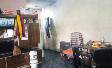 VIVIENDA MULTIFAMILIAR EN LOSA, DE 8 X 13 EN DOS PLANTAS,  4 DEPARTAMENTOS, 180 M2 CUBIERTOS, ESTADO GENERAL BUENO, OPORTUNIDAD