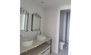 VENTA  APARTAMENTO AMOBLADO AVENIDA BALBOA VISTA AL MAR