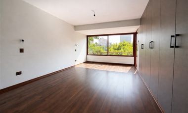 Departamento en venta de 4 dorm.+ 4 baños en Vitacura