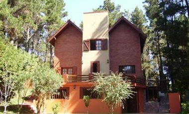 PRECIOSA CASA EN VENTA EN MAR DE LAS PAMPAS