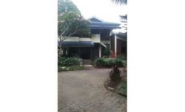 Dijual cepat villa luas dan murah di Cisarua Bogor dekat hotel Jayakarta