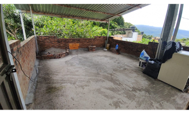 Se vende casalote de 1518 M2 en 330 mill en La Mesa Cund, COL.