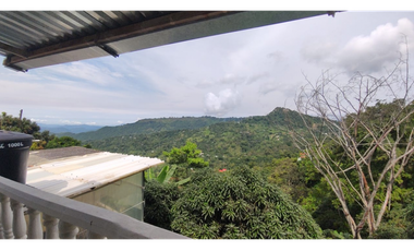 Se vende casalote de 1518 M2 en 330 mill en La Mesa Cund, COL.