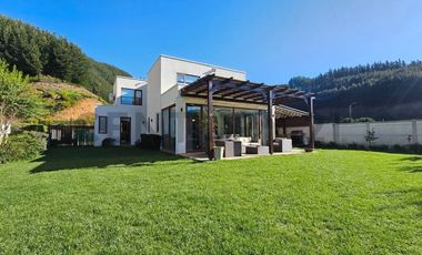 Venta Casa 4D 3B 3E y Quincho, Valle Mitrinhue, Km 21