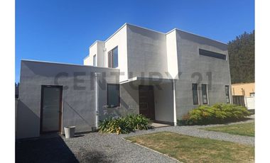 Venta Casa 4D 3B 3E y Quincho, Valle Mitrinhue, Km 21