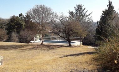 CHALET AMPLIO CON GRAN PARQUE. PISCINA. CANCHA DE PADLE. 4 DORMITORIOS