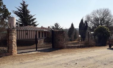 CHALET AMPLIO CON GRAN PARQUE. PISCINA. CANCHA DE PADLE. 4 DORMITORIOS