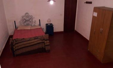 CHALET AMPLIO CON GRAN PARQUE. PISCINA. CANCHA DE PADLE. 4 DORMITORIOS