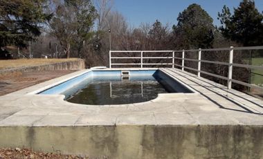 CHALET AMPLIO CON GRAN PARQUE. PISCINA. CANCHA DE PADLE. 4 DORMITORIOS