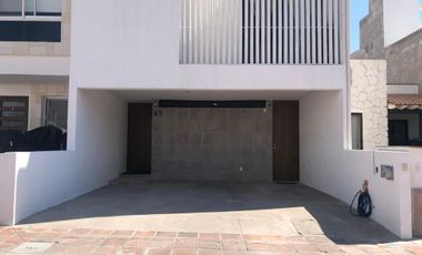 Casa en venta Corregidora, Querétaro: 4 niveles, alberca y cancha de tenis