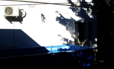 Venta Olivos Casa 3 amb.-  Lote propio-