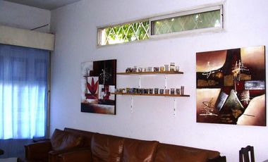 Venta Olivos Casa 3 amb.-  Lote propio-