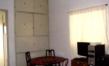 Venta Olivos Casa 3 amb.-  Lote propio-