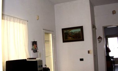 Venta Olivos Casa 3 amb.-  Lote propio-