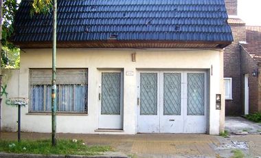 Venta Olivos Casa 3 amb.-  Lote propio-