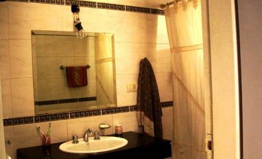 Venta Olivos Casa 3 amb.-  Lote propio-