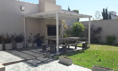 Chalet en alquiler temporario en Los Troncos