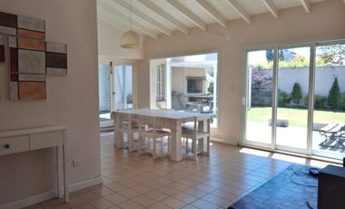 Chalet en alquiler temporario en Los Troncos