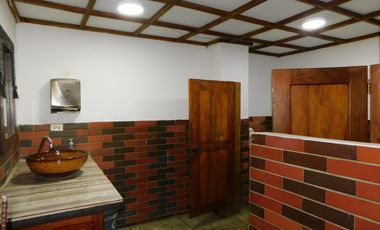 casa-local en venta en el bosque. Cod V92714