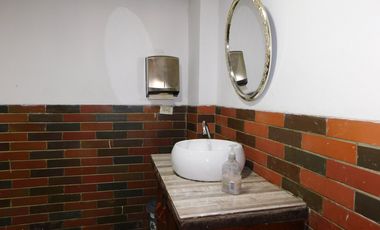 casa-local en venta en el bosque. Cod V92714