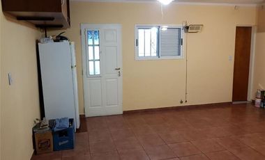 Venta de Casa y Departamento Apta Crédito en S. A. de Padua, calle Bme. Mitre